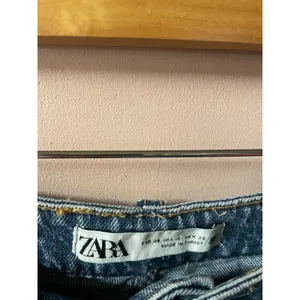 Zara Medium Wash Blue Straight Wide Leg Jeans Size 4 thumbnail 3