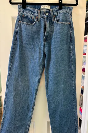 Abercrombie “the slouchy” jean thumbnail 1
