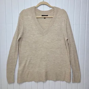 Banana Republic Beige V-Neck Sweater Size‎ M thumbnail 3