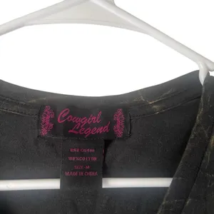 Cowgirl Legend‎ Size Medium Rodeo Hustler Grunge Cross Bling Black T Shirt thumbnail 4