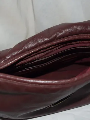Vintage Aigner-Signature Burgundy Shoulder Bag thumbnail 3