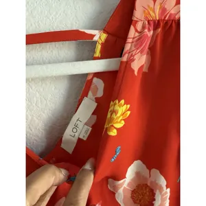 LOFT Women's Orange Red Lily Bar Back Shell Floral Flutter‎ Sleeve Blouse Size M thumbnail 8
