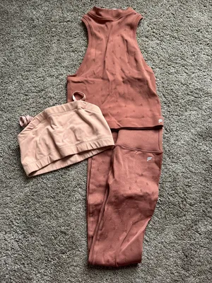 Fabletics Workout Set thumbnail 1