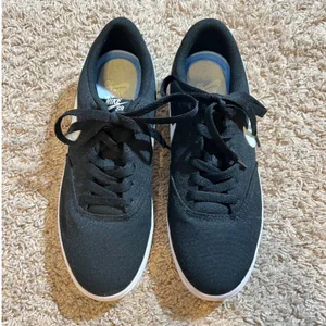 969 |‎ Nike SB Check Solarsoft Canvas Skate Shoes Black White Womens 9 thumbnail 6