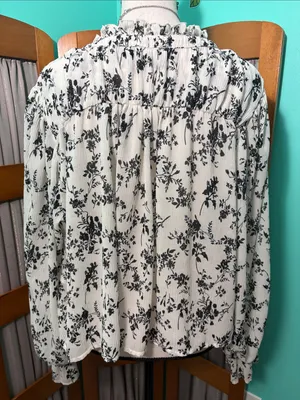 Lulu's Black & White Floral Ruffle V-Neck Blouse thumbnail 8