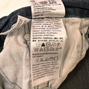 Levi's 505 Men's Jeans Size 40/32 Dark Blue Wash Straight Leg Cotton Classic thumbnail 6