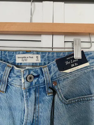 Abercrombie The Loose High Rise Curve Love Jeans Short thumbnail 2