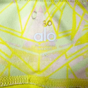 Alo Yoga Airbrush Capri Leggings Yellow Zest Indio Geometric Size XS‎ thumbnail 6