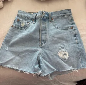 Levi’s Shorts thumbnail 1