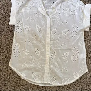 Alex & Jordan White‎ Floral Eyelet Lace Button up Blouse Size Small thumbnail 4