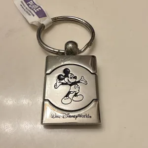 NWT Disney Mickey Mouse Walt Disney World Metal Keychain - Disney thumbnail 2