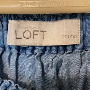 Anne Taylor Loft Petites Chambray Off Shoulder Top Women’s Size M/P thumbnail 2