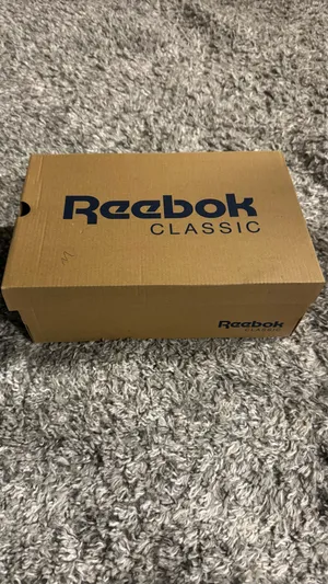 White Reebok Sneakers thumbnail 4
