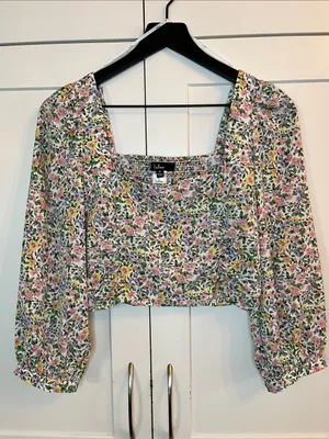 Lulu's Even Sweeter Floral Cropped Blouse with Puff Sleeves - Size Medium thumbnail 2