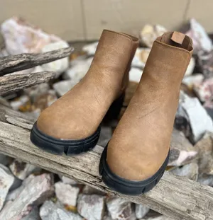 Women's Chelsea Elastic Slip On Chunky Heel Lug Sole Platform Boots Size 8.5 EUC thumbnail 1