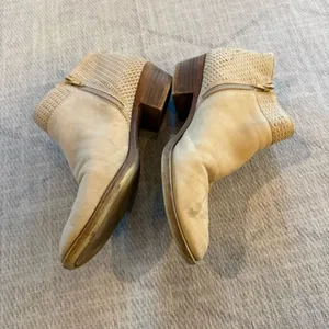 Lucky Brand Cream Western Ankle Booties Low Heel Women’s Size 10 thumbnail 2