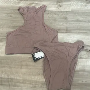 NWT seamless ribbed racerback set thumbnail 1