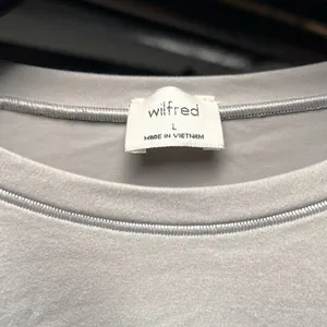 Aritzia Wilfred (Re)Touch Dauphine Long Sleeve Top White Fitted Crew Size L thumbnail 5