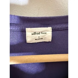 Wilfred Free Aritzia Purple Ribbed Long Sleeve Crop Top Small Tencel Modal thumbnail 3