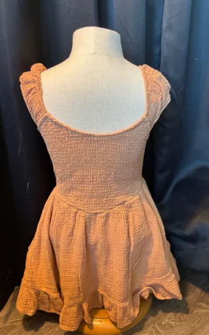 American‎ Eagle Smocked Mini Dress Terracotta Peach Ruffle Hem Size Medium thumbnail 1
