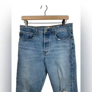 Levi’s Premium Wedgie Straight Jeans‎ Size 30 Distressed High Rise Medium Wash thumbnail 4
