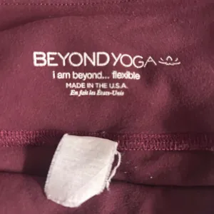 Beyond Yoga Ruched‎ Leggings Maroon Small thumbnail 6