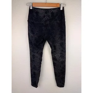 Beyond Yoga Leggings XS Black Snakeskin Print High Waisted Athletic‎ leggings thumbnail 2