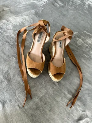 Steve Madden Secret Wedge in Camel Suede thumbnail 4