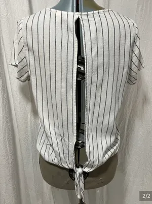 Roxy White Button Front V Neck with Pinstripes Size XS thumbnail 2