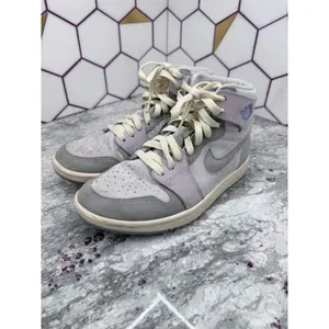 Nike Women's Air Jordan 1 Zoom CMFT Light Smoke Grey and Barely Grape Size 6.5 thumbnail 2