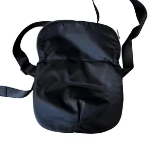 Lululemon Womens Black Lightweight Slim Nylon Crossbody Belt Bag NWOT thumbnail 4