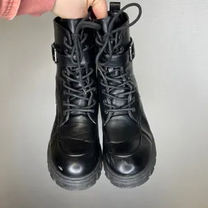 Sincerely Jules Eastbridge Black Combat Lug Sole‎ Buckle Boots F33962 Womens 9M thumbnail 2
