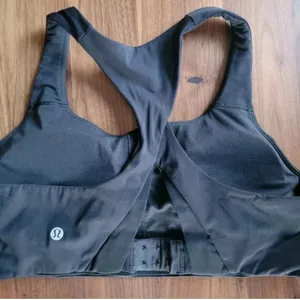 Lululemon Black Sports Bra Size 10 thumbnail 2