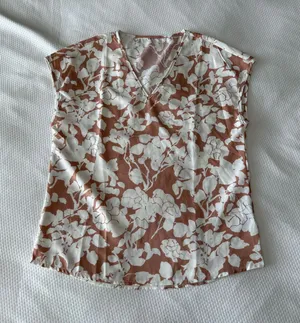 Beige V-Neck Blouse With White Floral Print thumbnail 1