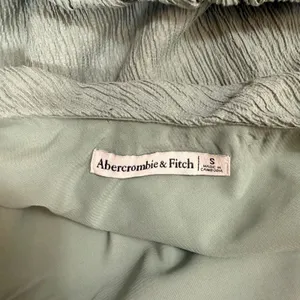 Abercrombie & Fitch Womens One Shoulder Knotted Bubble Hem Crop Top Sage Green S thumbnail 6