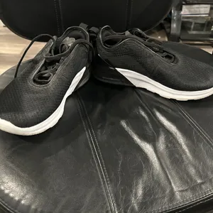 Nike Black and White Sneakers thumbnail 7