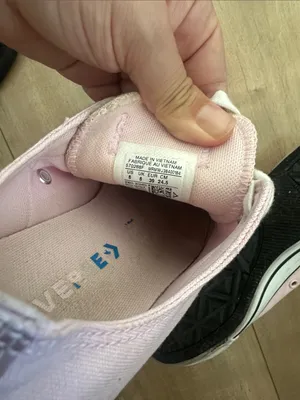 Pink Converse Low Top Unisex Sz 8 thumbnail 4