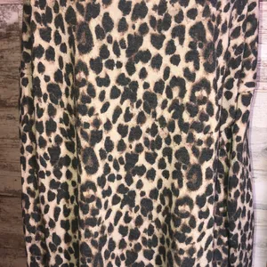 Victoria’s Secret cheetah print pajamas set animal print size medium lounge wear thumbnail 4