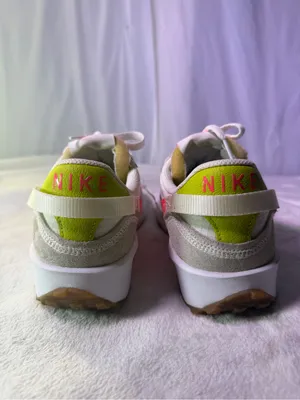 Nike Women's White & Coral Pink Swoosh Retro Runner thumbnail 7