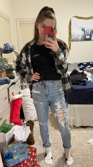 NWT American Eagle Mom Jeans thumbnail 2