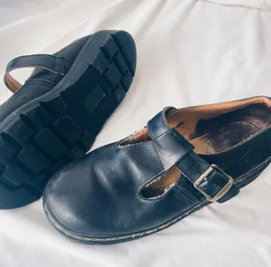 Dr. Martens vintage 80s POLLEY SMOOTH LEATHER MARY JANES / woman’s 10 / made in england / distressed thumbnail 2