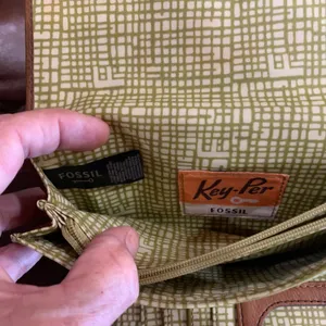 Fossil key-per floral wristlet. In excellent condition. thumbnail 9
