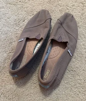 Brown Toms slip-on canvas shoes in US 7 thumbnail 1