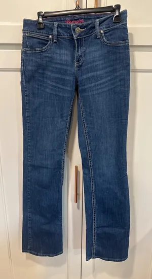 Wrangler Women's Bootcut Jeans Medium casual western Wash Denim Size 3/4 x 34 thumbnail 1