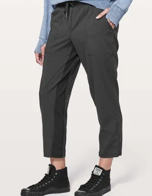 Lululemon Dance Studio Crop Womens 6 Black thumbnail 1