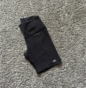 ALO Yoga Black Performance Biker Shorts with Subtle Logo thumbnail 2