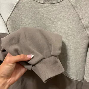 Abercrombie & Fitch Colorblock Crewneck Sweatshirt thumbnail 6