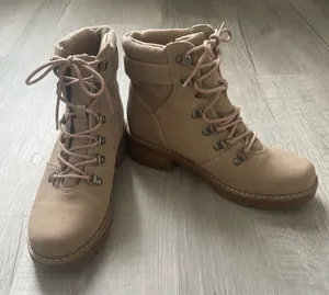NWOT women’s beige suede boots size 8 thumbnail 1