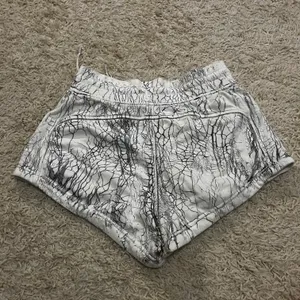 Lululemon Shorts thumbnail 2