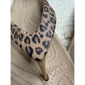 CROCS Women's 9 Kadee II Leopard Print Thong Flip Flop Sandal Shoes Tan thumbnail 8